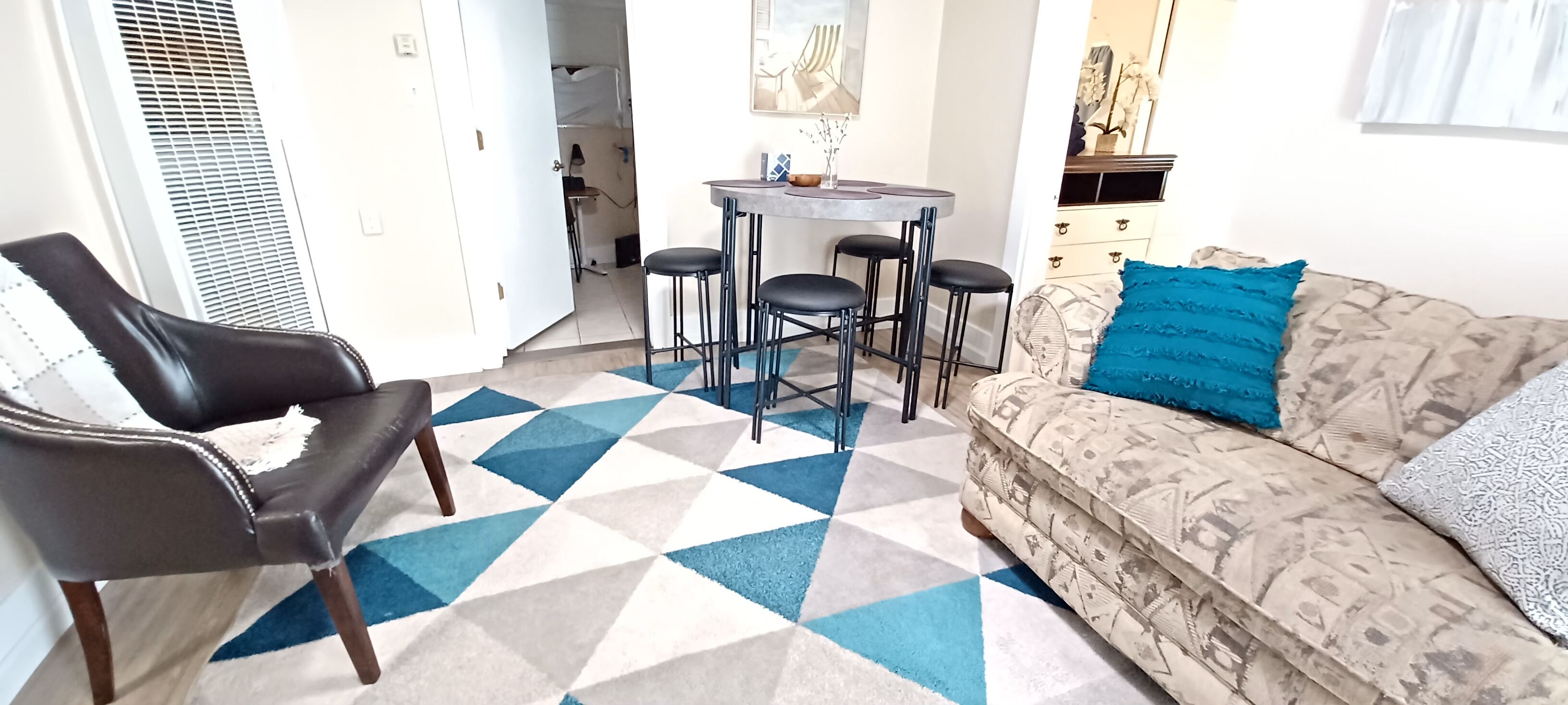 2BR Home in Nob Hill/UNM Neighborhood/ Centrally located