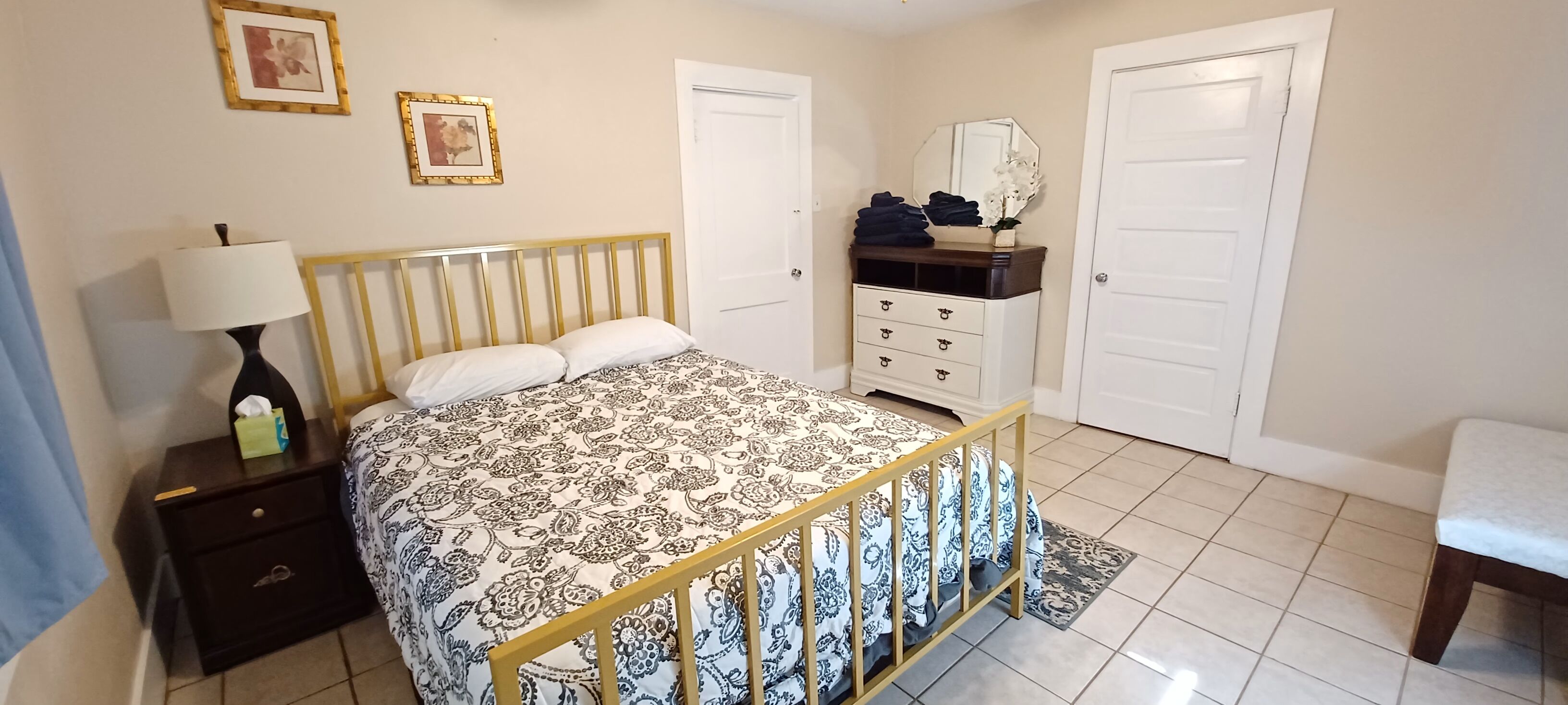 2BR Home in Nob Hill/UNM Neighborhood/ Centrally located