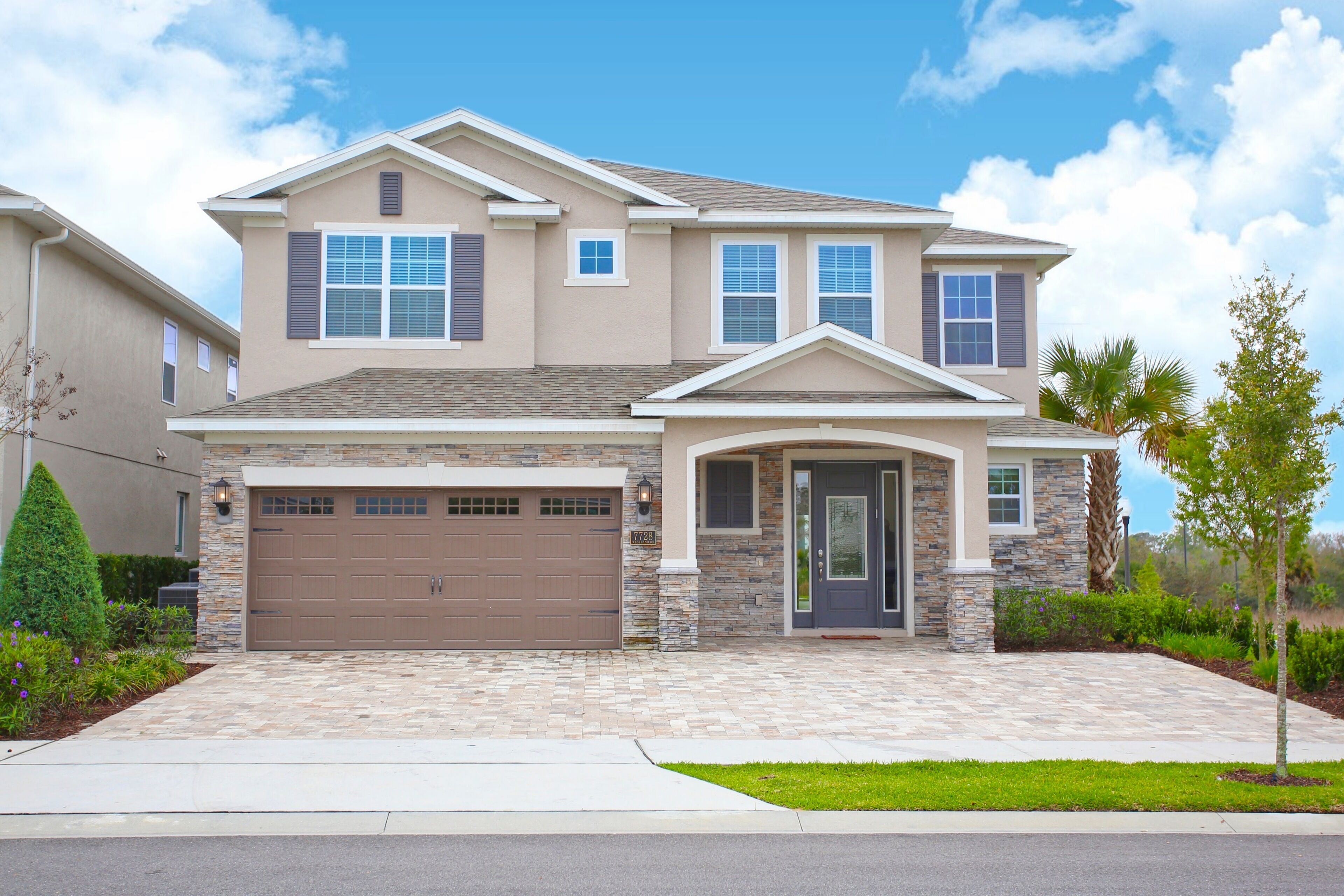 NEW 9br Villa with private pool and home theater.