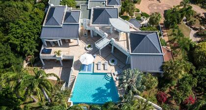 Les Palmiers Bleus | Ocean Front - Located in Tropical Terres Basses with Private Pool