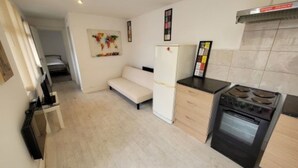 Unclassified image, 5 of 8, button - Lovely 1-bed Apartment in Wolverhampton/birmingham (Bilston)