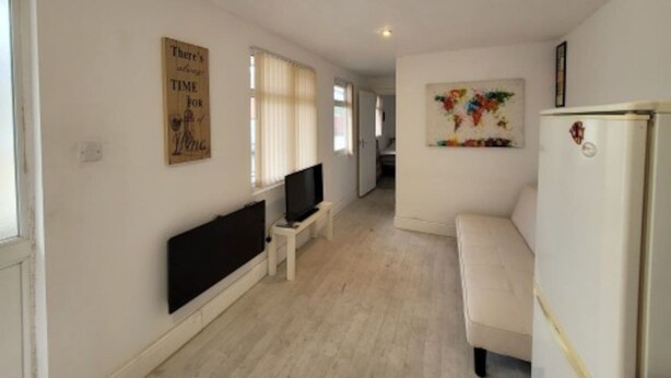 Unclassified image, 1 of 8, button - Lovely 1-bed Apartment in Wolverhampton/birmingham (Bilston)