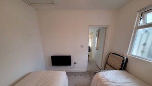 Unclassified image, 3 of 8, button - Lovely 1-bed Apartment in Wolverhampton/birmingham (Bilston)