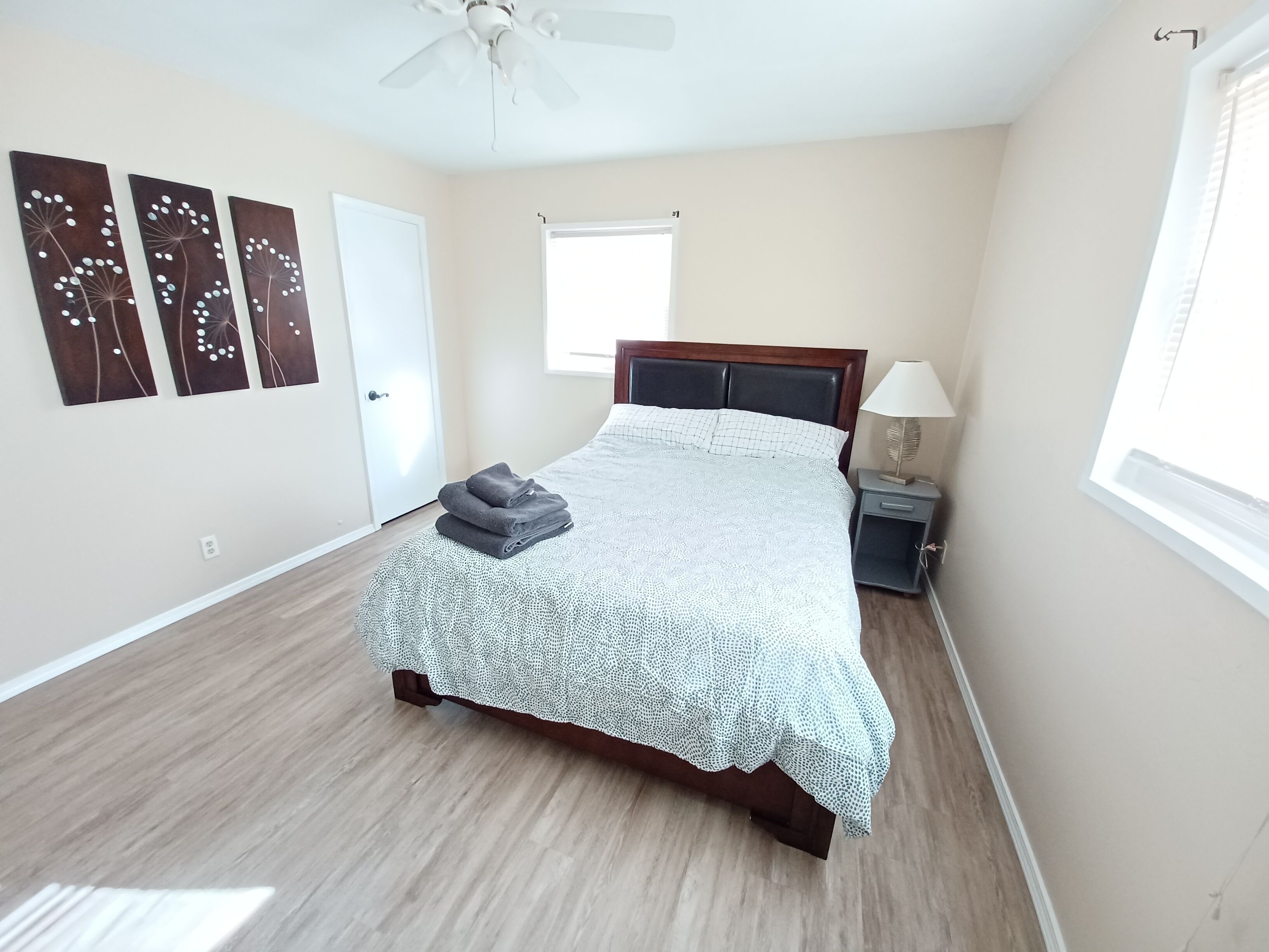 Spacious, quiet, clean 3br  home, fenced, close to I25 and I40