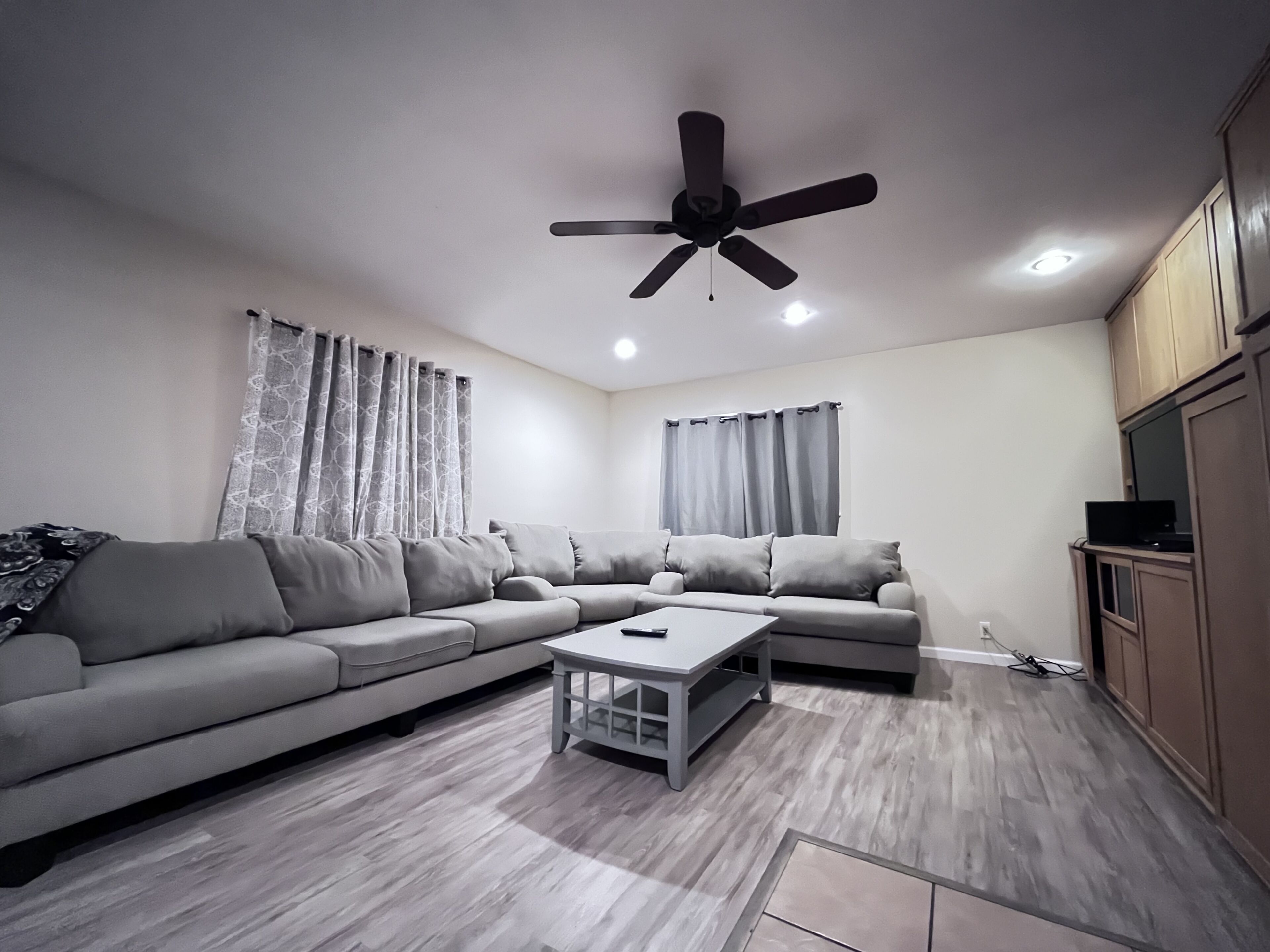 Spacious, quiet, clean 3br  home, fenced, close to I25 and I40