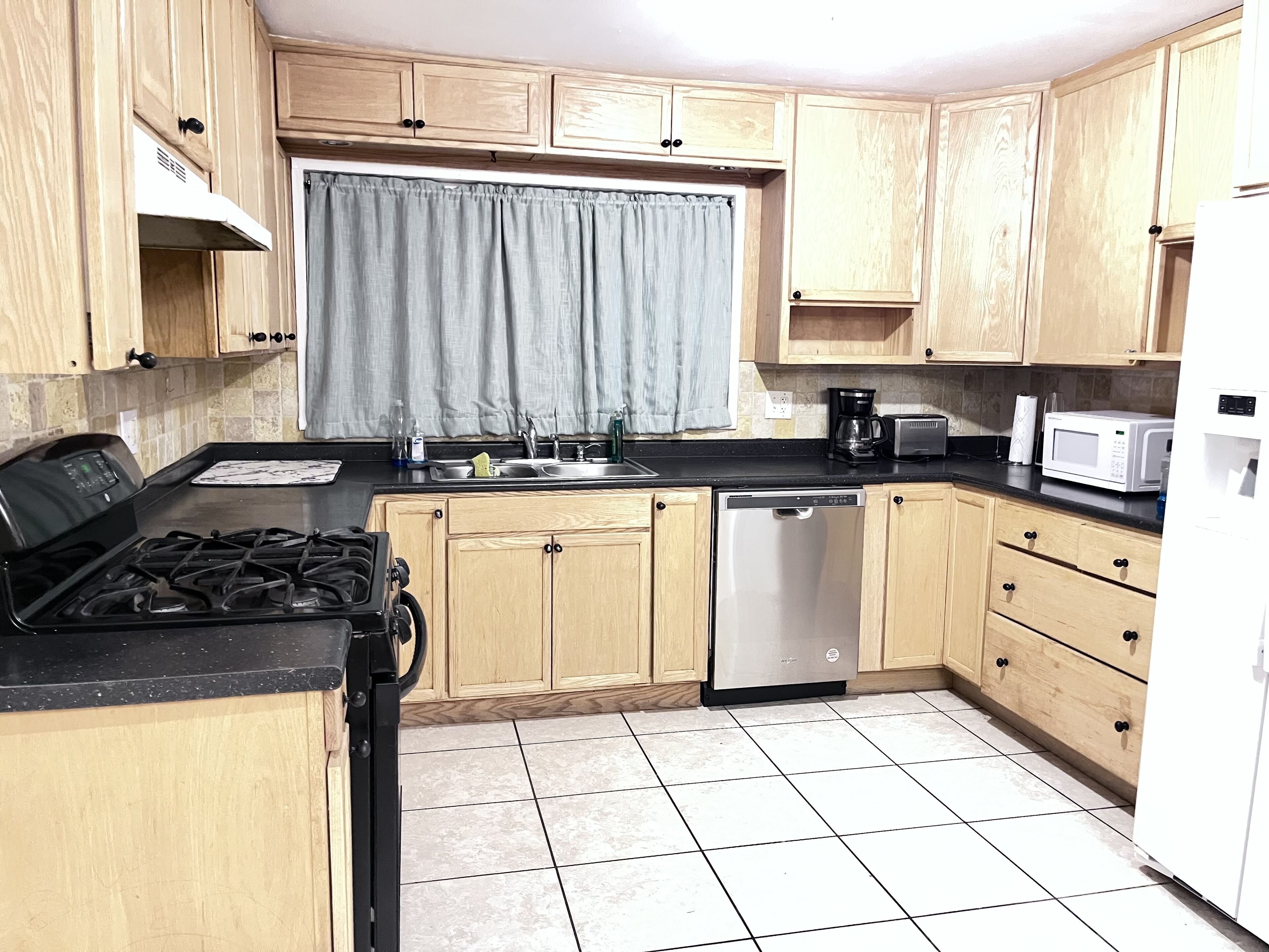 Spacious, quiet, clean 3br  home, fenced, close to I25 and I40