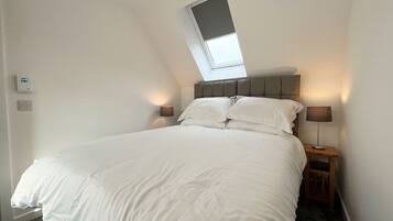 2 bedrooms, iron/ironing board, travel crib, internet