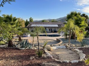 Exterior - Spacious and Private Vacation Rentals in Poway CA. (Poway)
