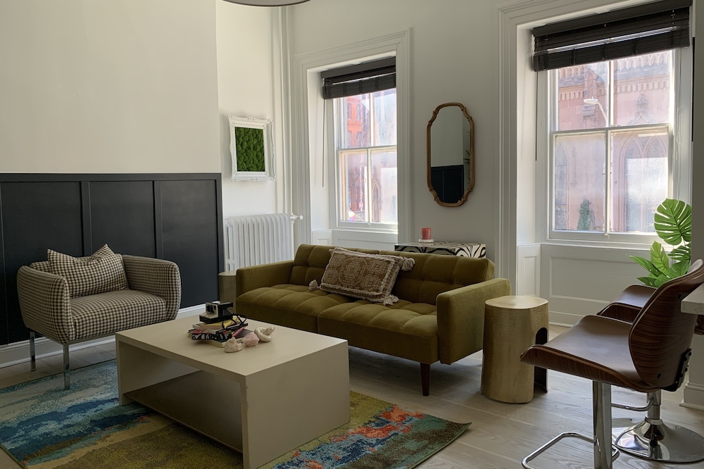Eclectic, Bold, & Cozy 1-Bedroom Apartment in Artsy Neighborhood