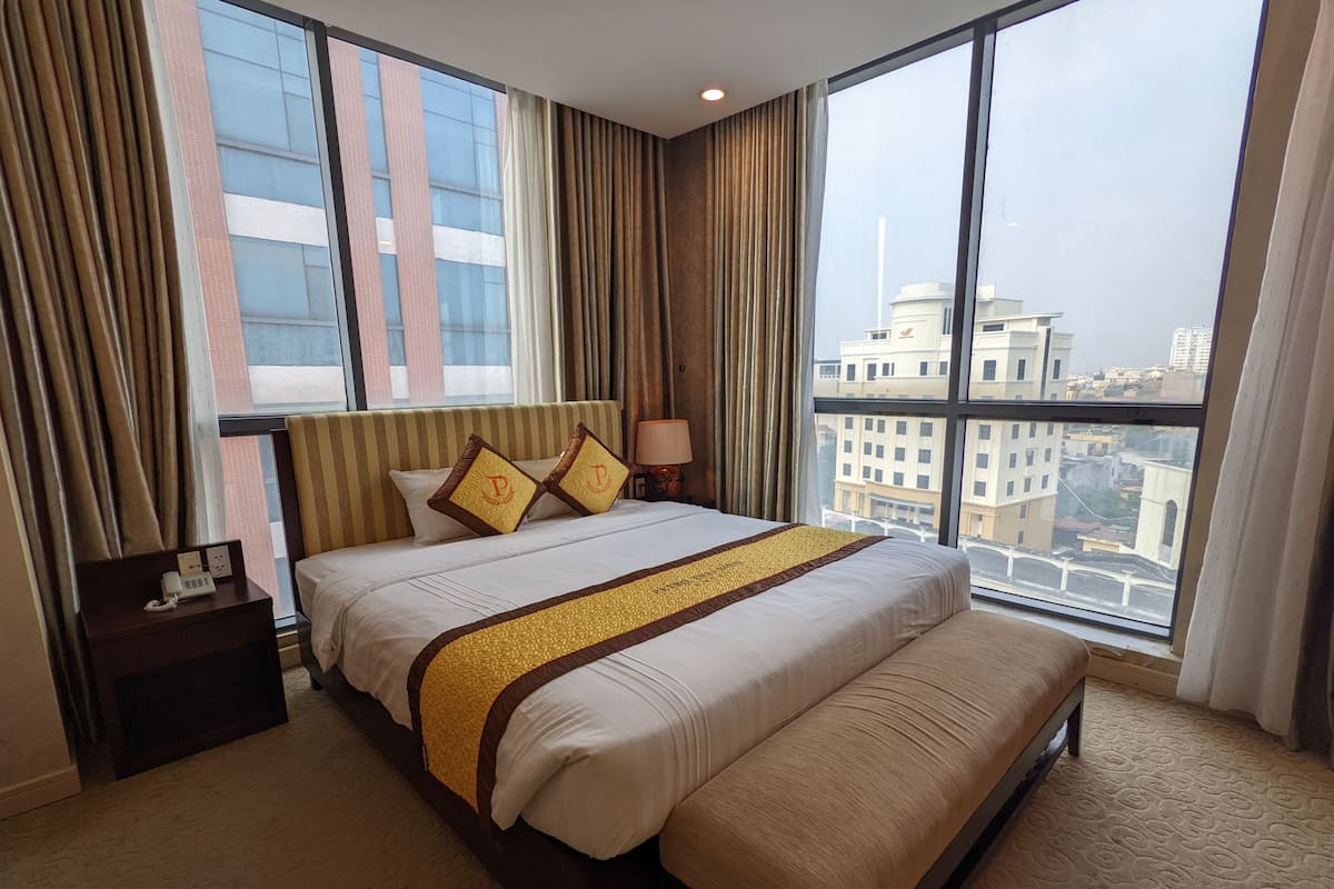 Deluxe Suite | 1 bedroom, soundproofing, iron/ironing board, free WiFi
