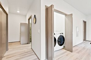 Interior - Full ADA Unit! -  2 Bed 2 Bath Unit Near Downtown! (Spokane)