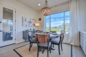 Dining - Spend your vacation in stunning Goodyear, Arizona (Goodyear)