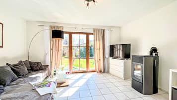 Fernseher, Kamin, Tischfußball