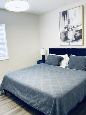 1 habitación, tabla de planchar con plancha, internet y ropa de cama 