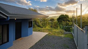 A modern house with a blue exterior, a paved driveway, and a view of a lush landscape. - Mountain views and beautiful sunrises 🗻 (San Ramon)