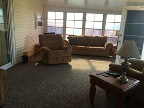 Living area - Overlooking the waters of the Chesapeake Bay (Earleville)
