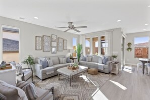 TV, videogiochi, tavolo da calcetto