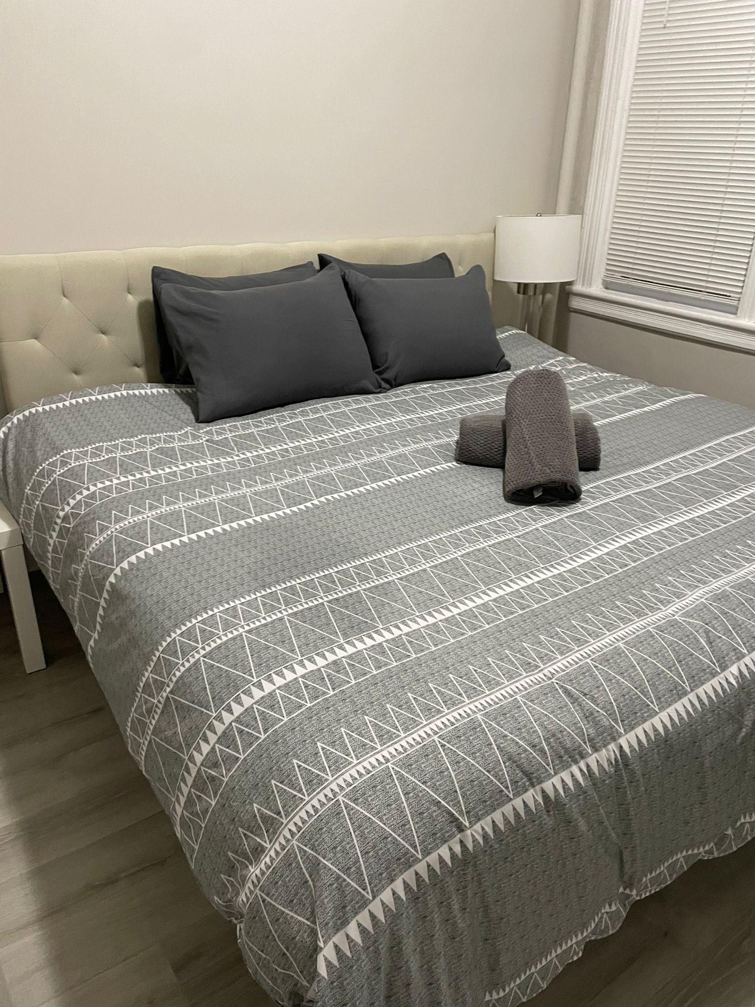 3 soverom, skrivebord, strykejern/-brett og wi-fi