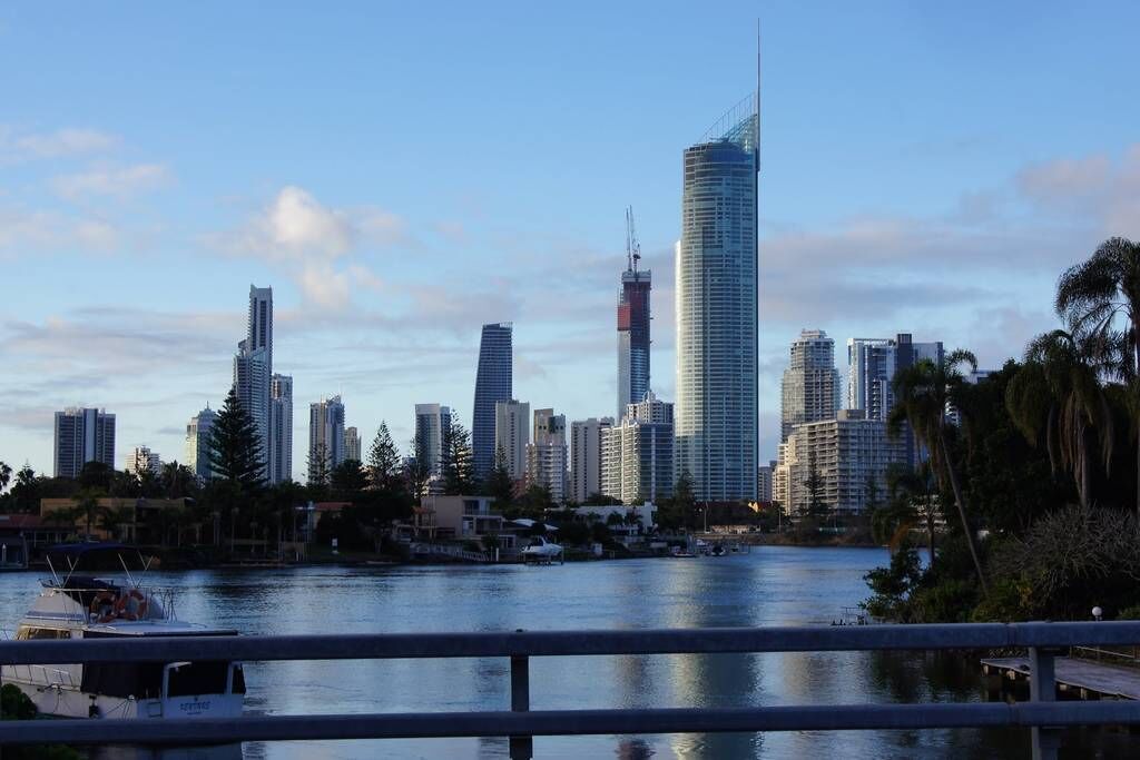Surfers Paradise - 1 Bedroom Fully Furnished Apt #2 — image 2