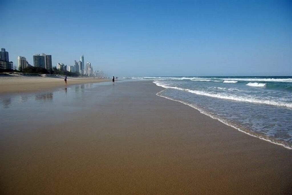 Surfers Paradise - 1 Bedroom Fully Furnished Apt #2 — image 12