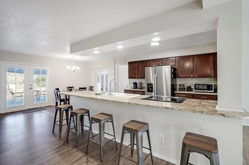Game Room - Mountain Views - King Bed - near Golf Course - Intel - Rust Medical 