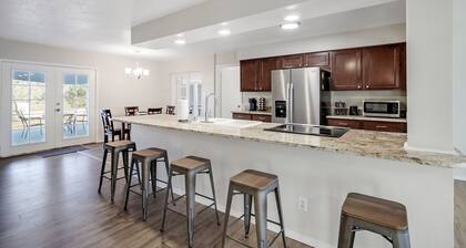Game Room - Mountain Views - King Bed - near Golf Course - Intel - Rust Medical