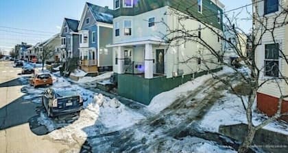 Cozy, Elegant and Bright 2 bed in the East End