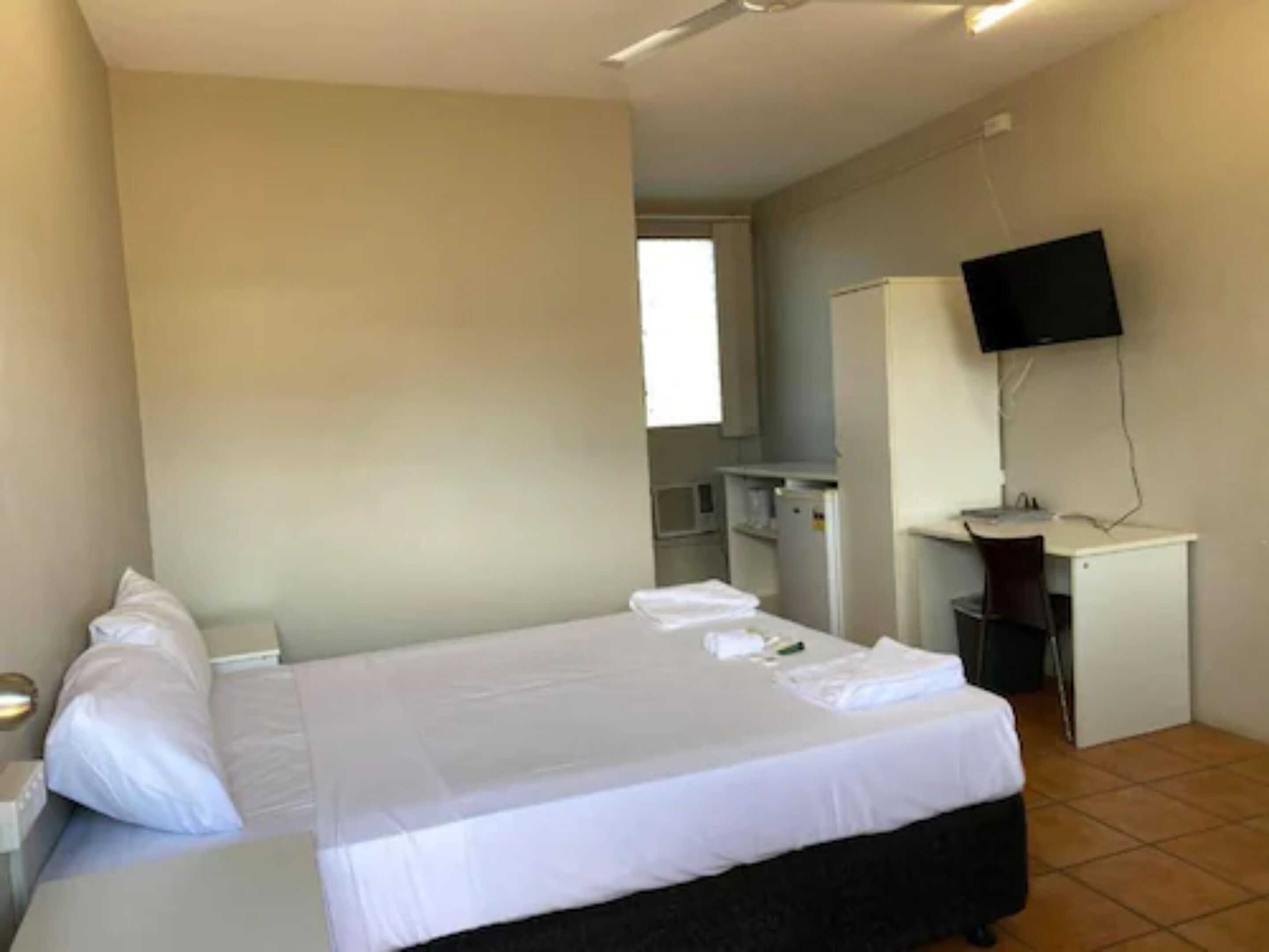 standard queen | 1 bedroom, individually furnished, desk, laptop workspace