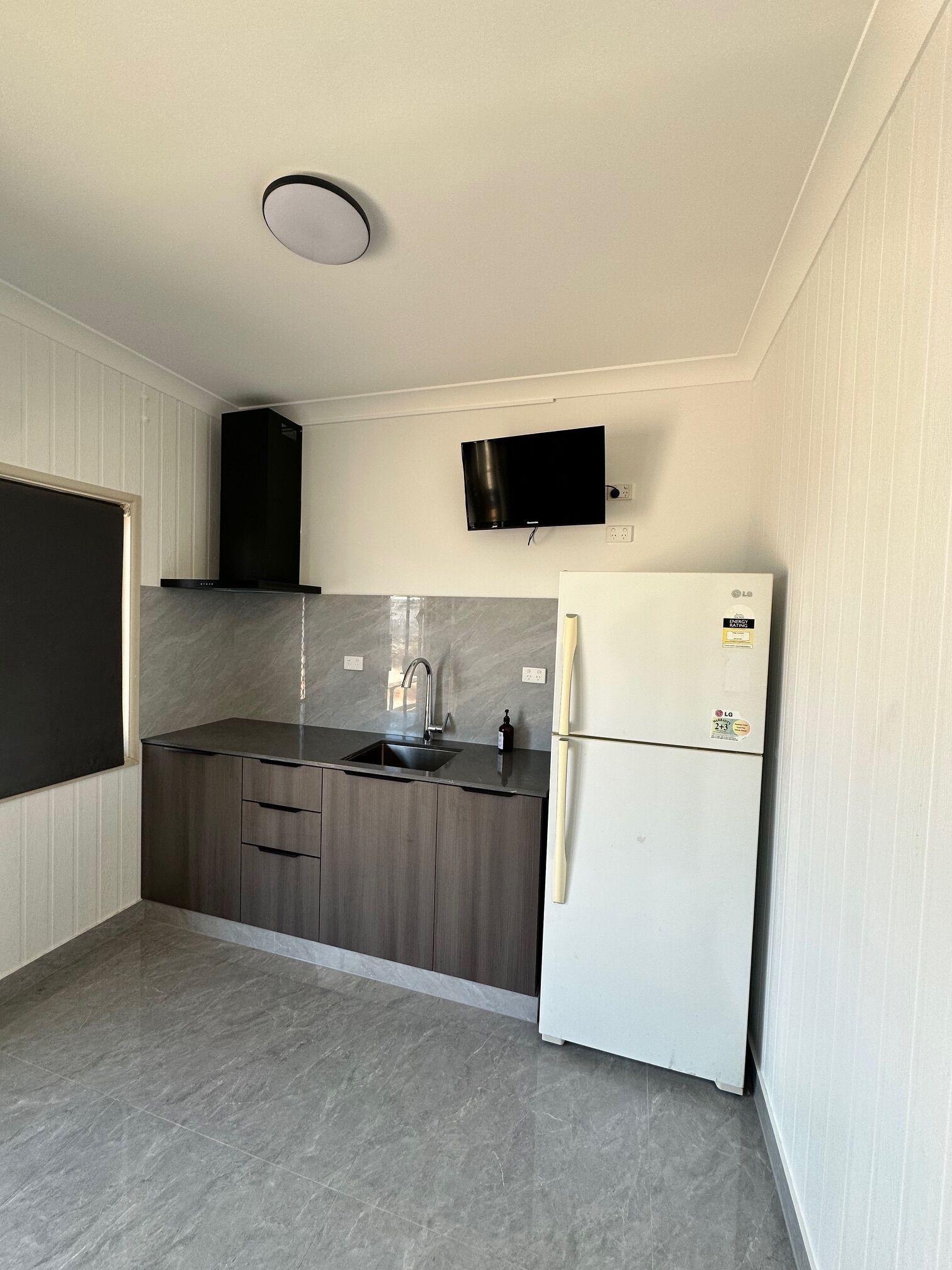 Basic Studio | Private kitchen | Shared fridge, microwave, electric kettle
