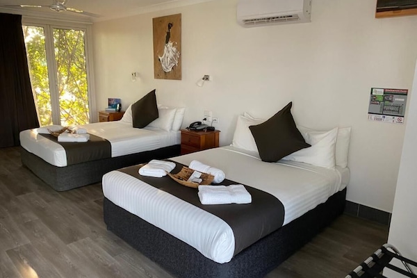 Cottage - Two Queen & Access