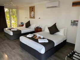 Cabana (Access) | Escrivaninha, espaço de trabalho para notebook, cortinas blackout