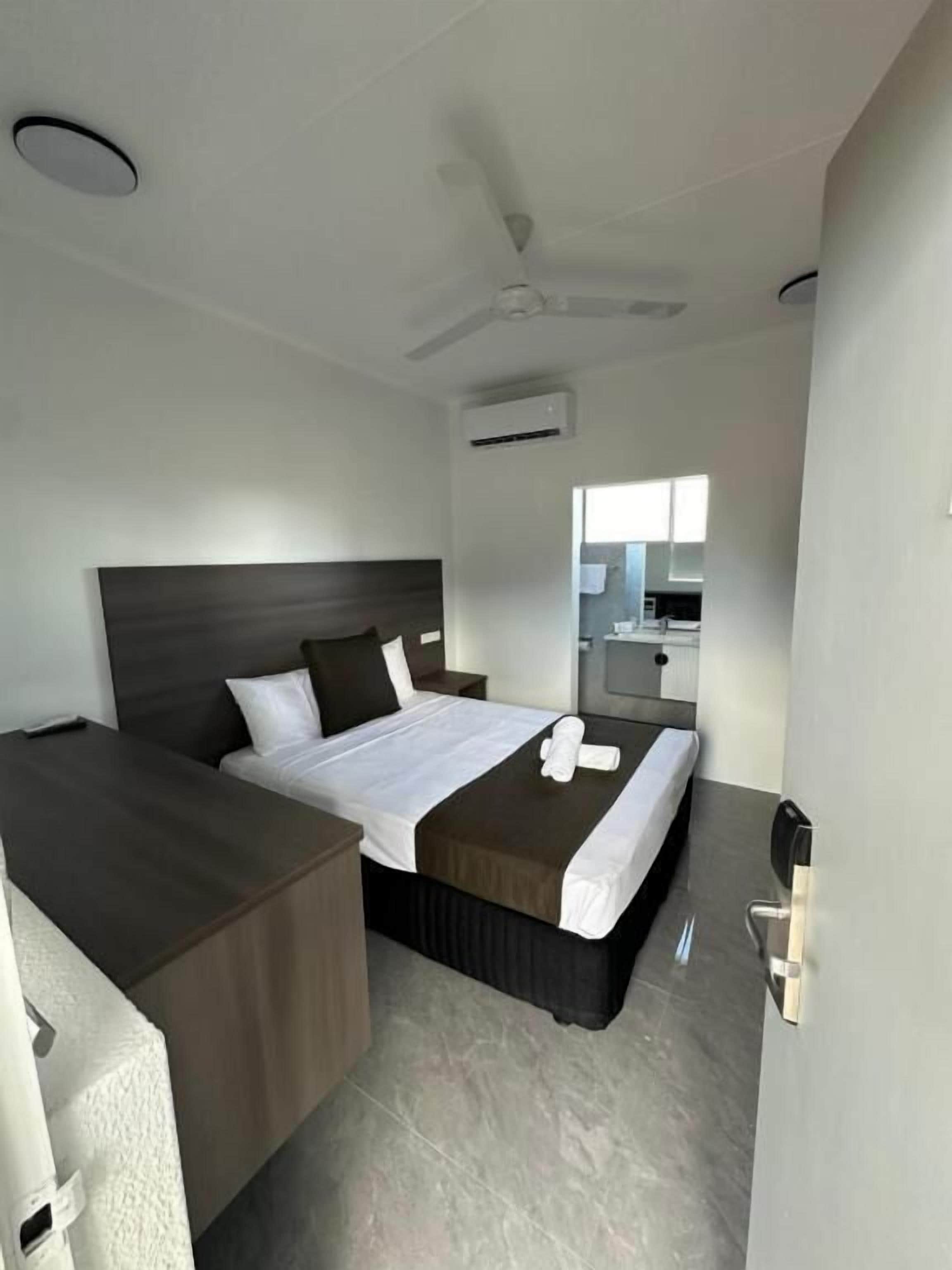 budget queen | 1 bedroom, individually furnished, desk, laptop workspace