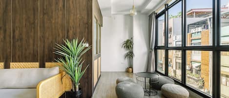 Quadrupla Deluxe, vasca da bagno | 3 camere, una scrivania, Wi-Fi gratuito, lenzuola