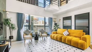 Family Suite, Mezzanine | Desk, soundproofing, free WiFi, bed sheets