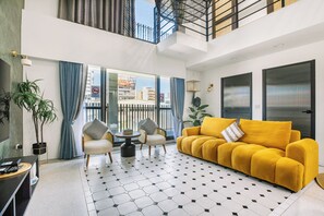 Family Suite, Mezzanine | Desk, soundproofing, free WiFi, bed sheets - Nan Nan (Kaohsiung)