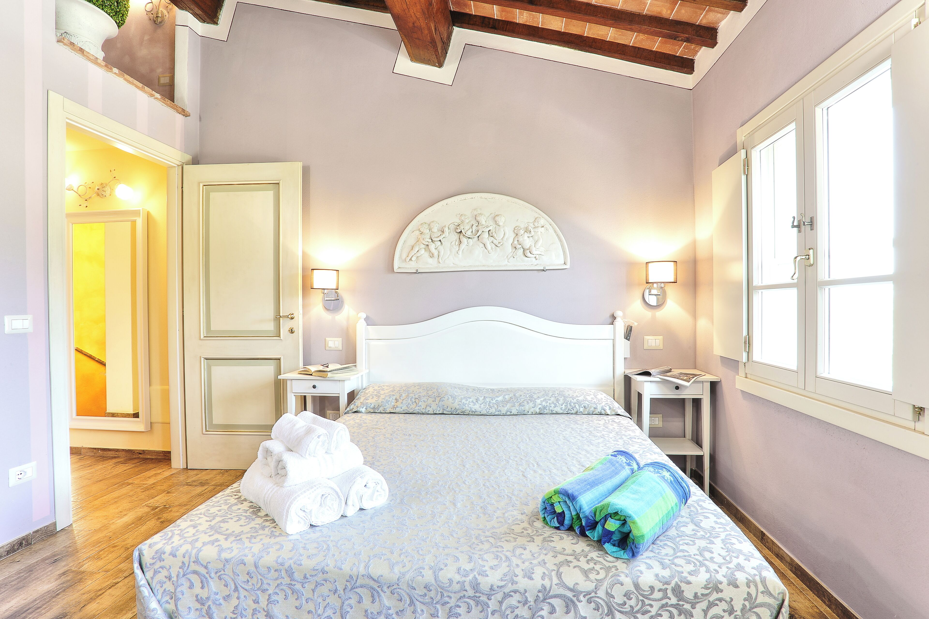 10 bedrooms, iron/ironing board, WiFi, bed sheets