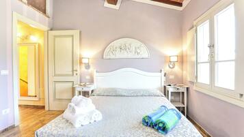 10 bedrooms, iron/ironing board, WiFi, bed sheets