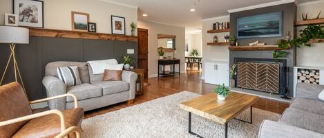 تلفزيون ذكي، ألعاب فيديو، كُتُب