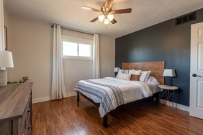 4 Schlafzimmer, Schreibtisch, Bügeleisen/Bügelbrett, kostenloses WLAN
