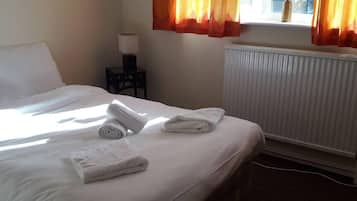 2 bedrooms, iron/ironing board, WiFi, bed sheets