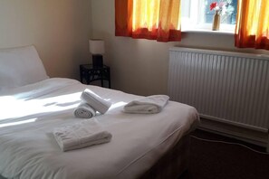 2 quartos, ferros/tábuas de passar roupa, Wi-Fi, roupa de cama