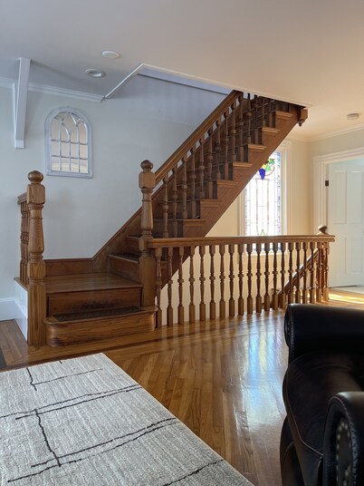 Spacious 2 Bedroom Apartment-Just Steps to Thames St & Waterfront!