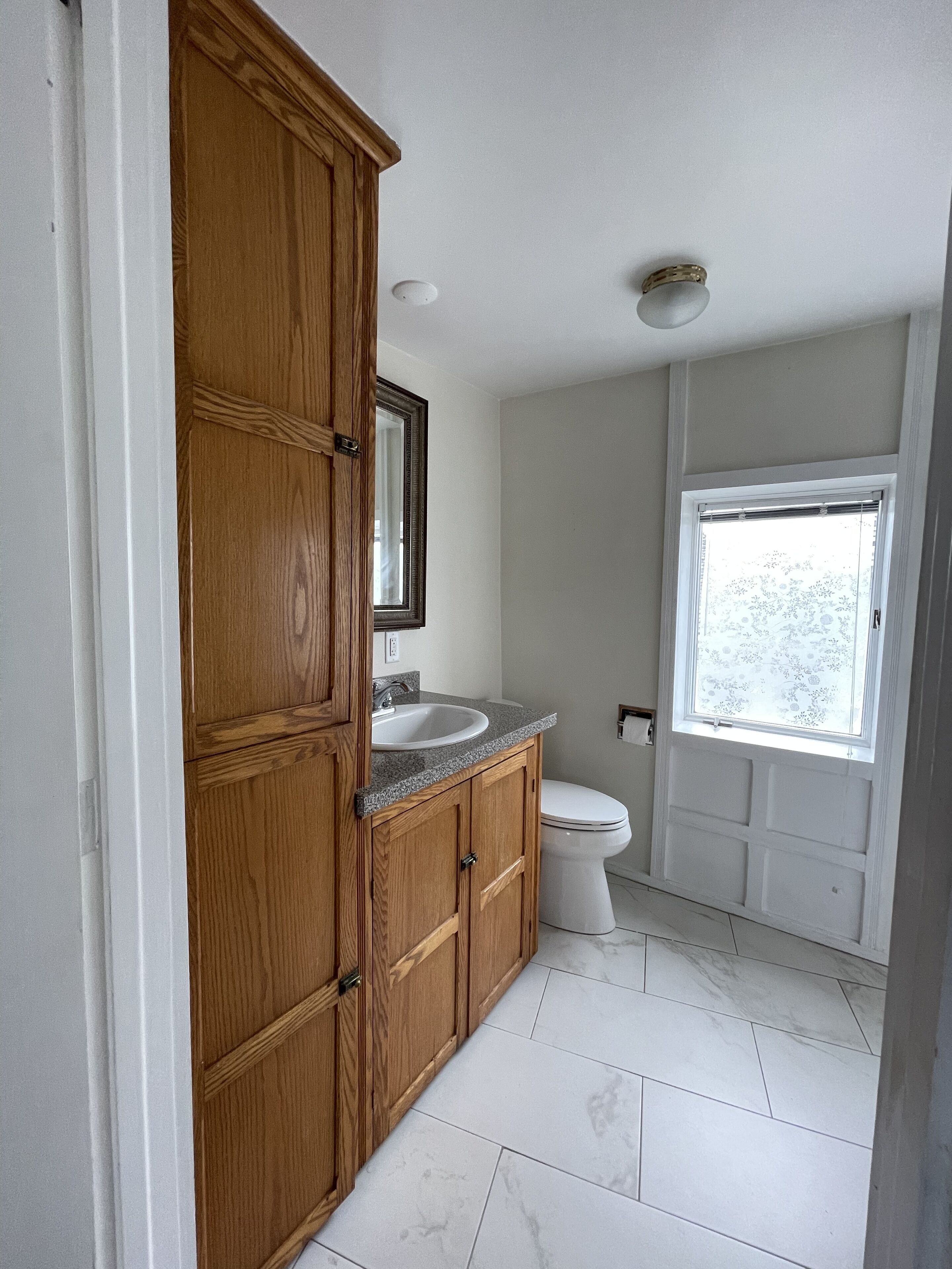 Combined shower/tub, hair dryer, towels, soap