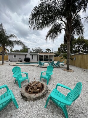 Terrace/patio - Relaxing family friendly heated pool home close to beach (Largo)