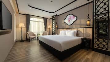 Executive Double Room | Minibar, in-room safe, desk, blackout drapes