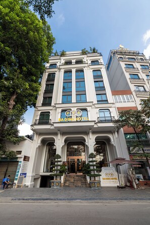 Front of property - FTE Ba Dinh Hotel (Hanoi)