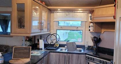 Discover comfort home from home 8-birth Caravan
