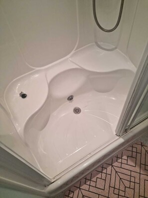 Shower, hair dryer - Discover comfort home from home 8-birth Caravan (Skegness)