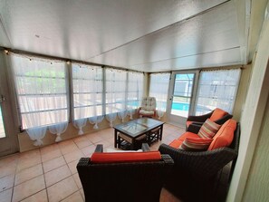 Smart TV, fireplace - Heated pool, freshly renovated vacation getaway home (North Port)