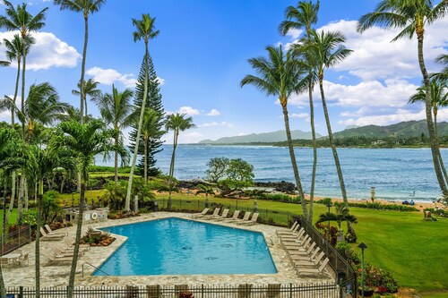 Beautiful Lae Nani - Oceanfront 2 bedroom 2 bath condo with AC